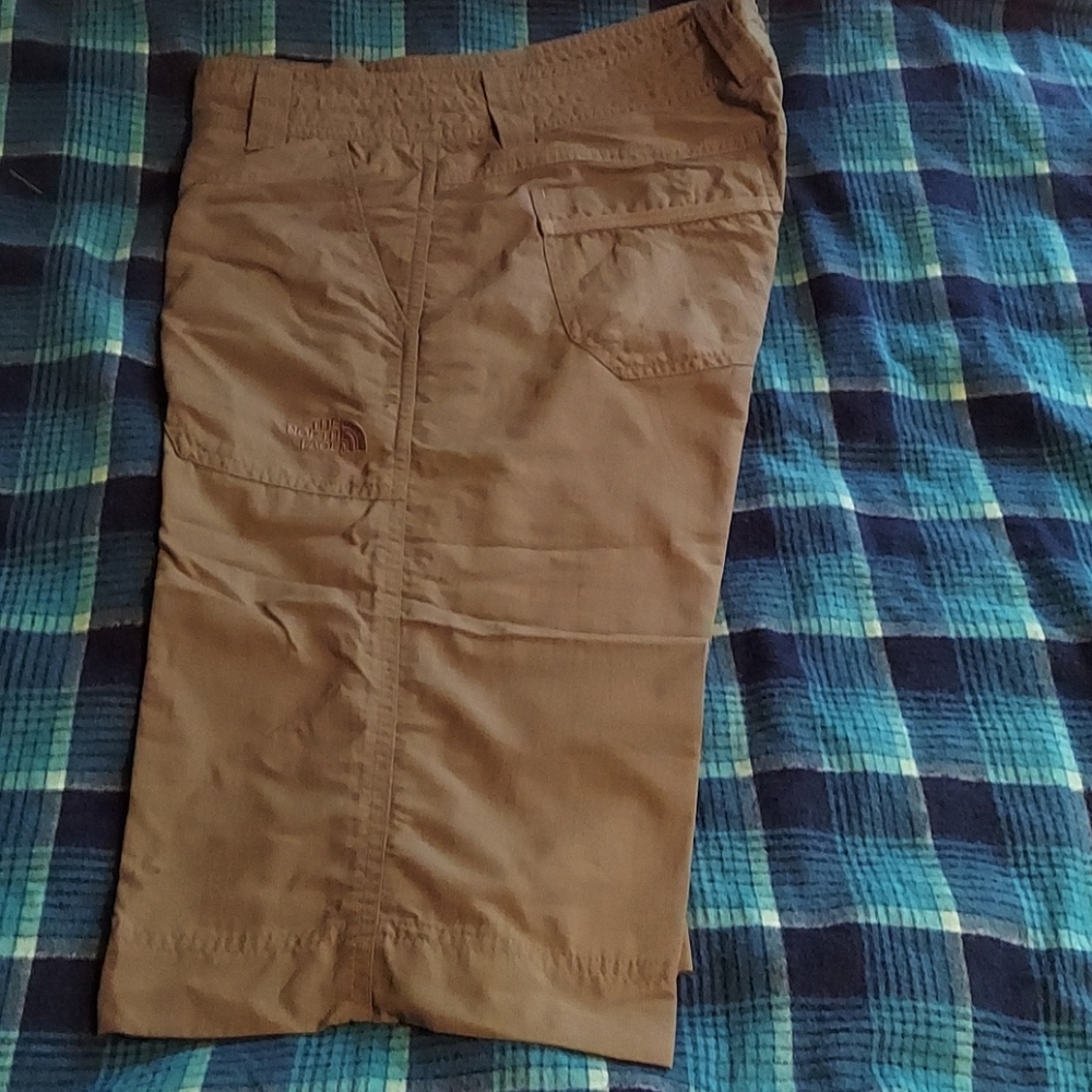 Size 6 The North Face khaki pedal pushers capris